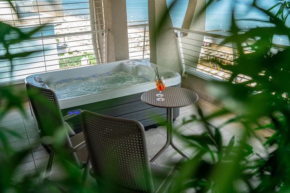 Hotel Capitol — Hotel rooms in Jesolo, Veneto