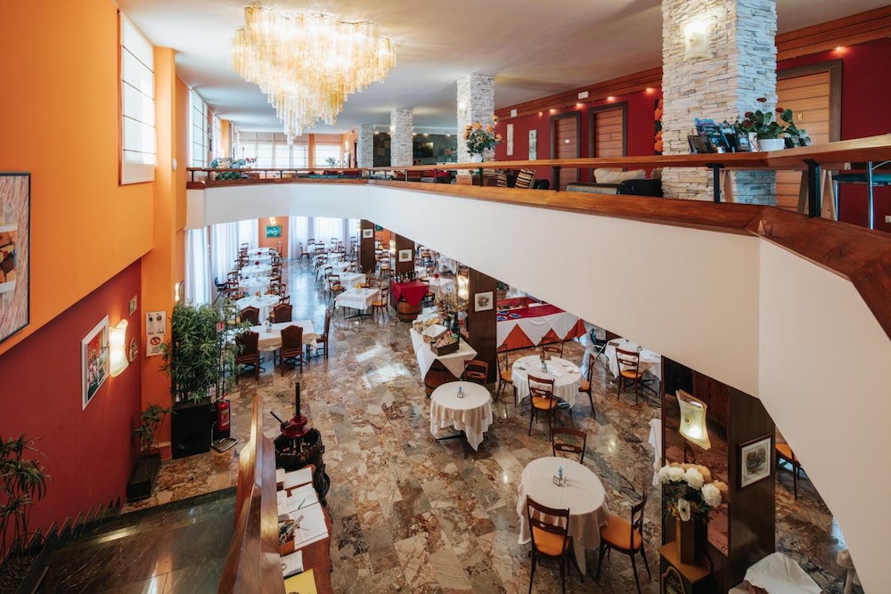 Hotel Capitol — Restaurant & bars in Jesolo, Veneto