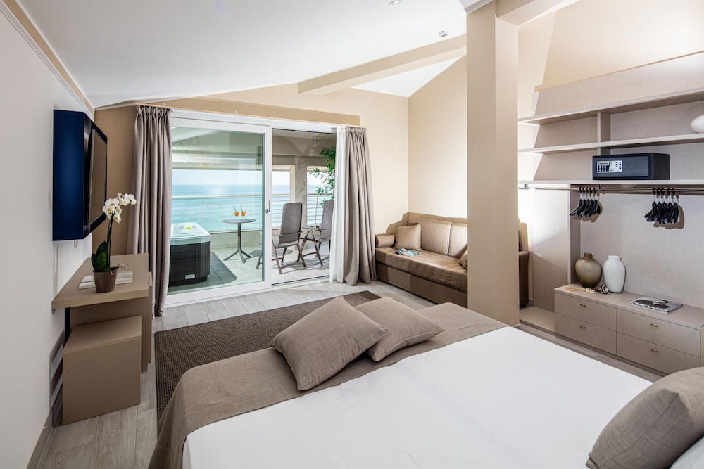 Hotel Capitol — Hotel rooms in Jesolo, Veneto
