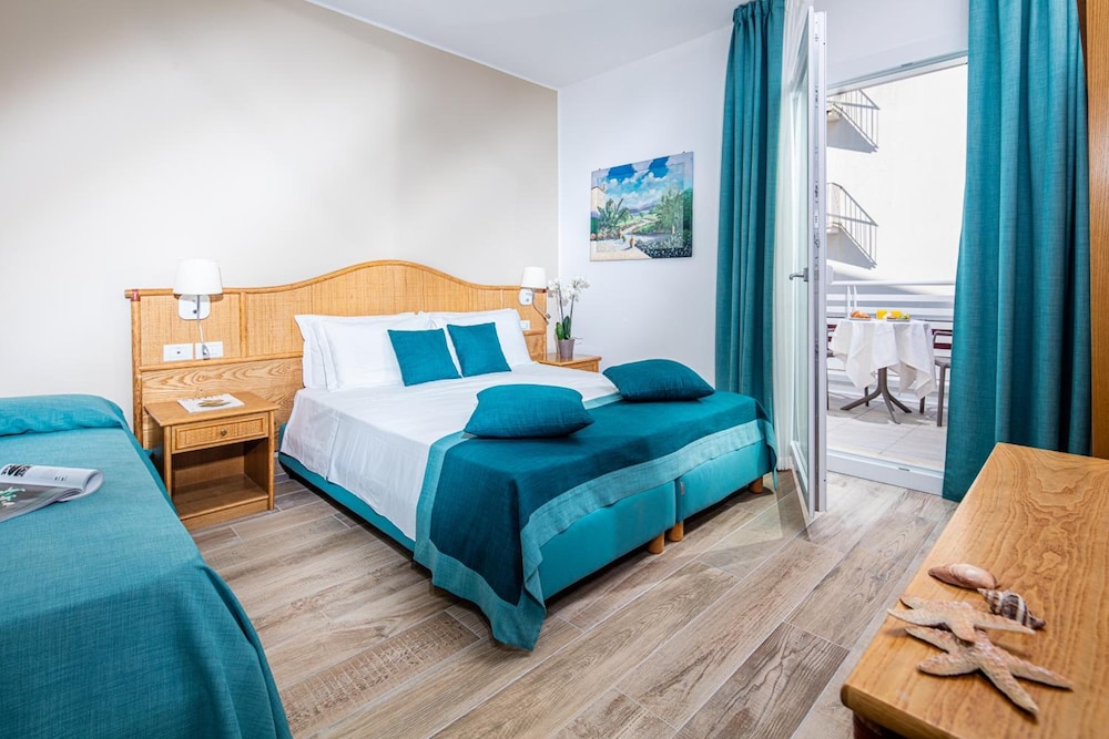 Hotel Capitol — Hotel rooms in Jesolo, Veneto
