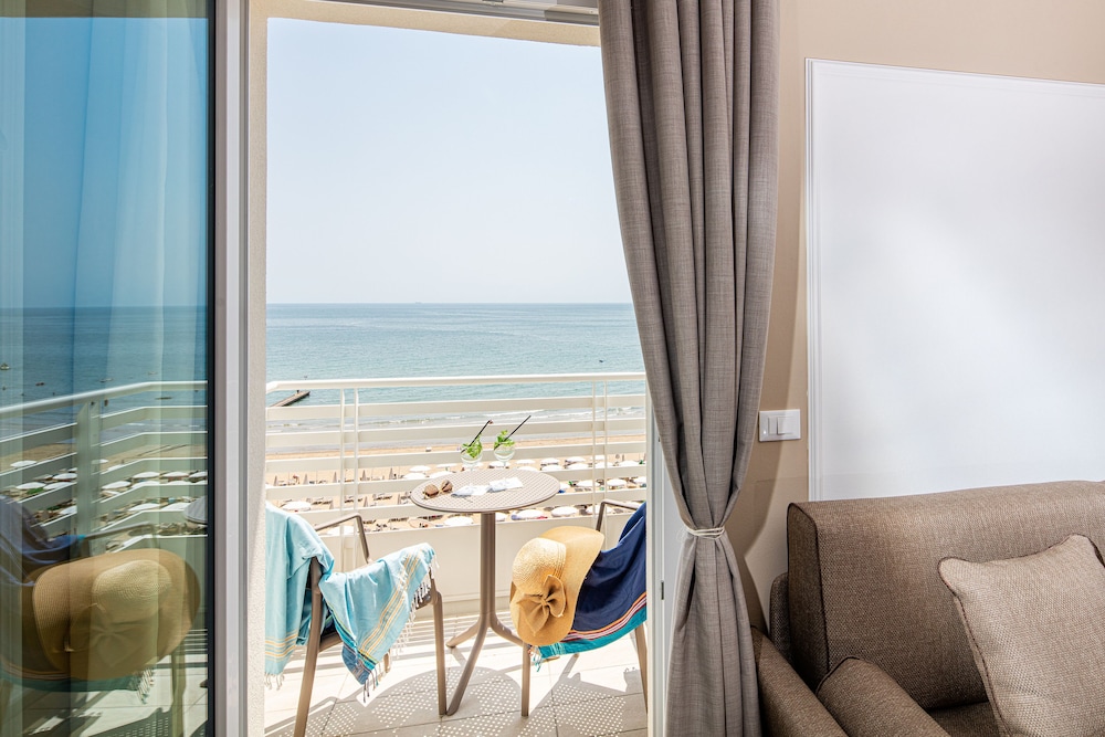Hotel Capitol — Hotel rooms in Jesolo, Veneto