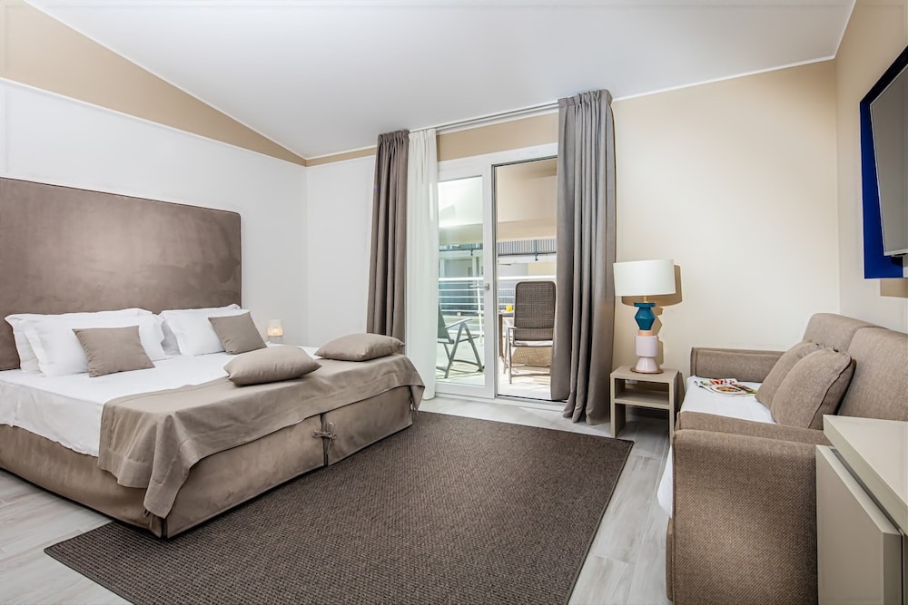 Hotel Capitol — Hotel rooms in Jesolo, Veneto