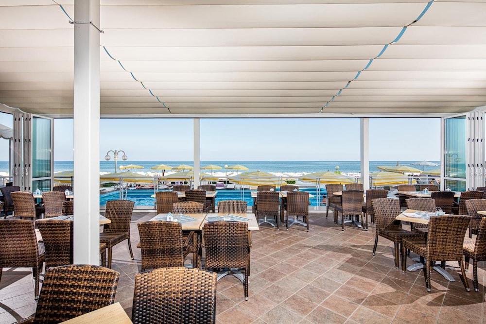 Hotel Capitol — Restaurant & bars in Jesolo, Veneto