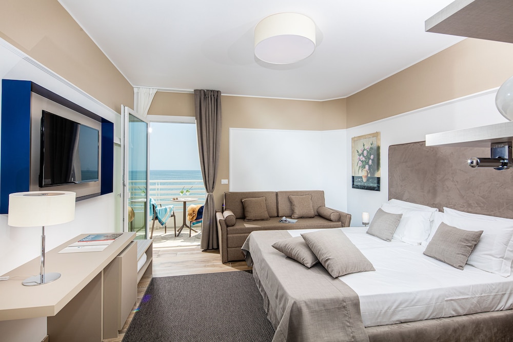 Hotel Capitol — Hotel rooms in Jesolo, Veneto