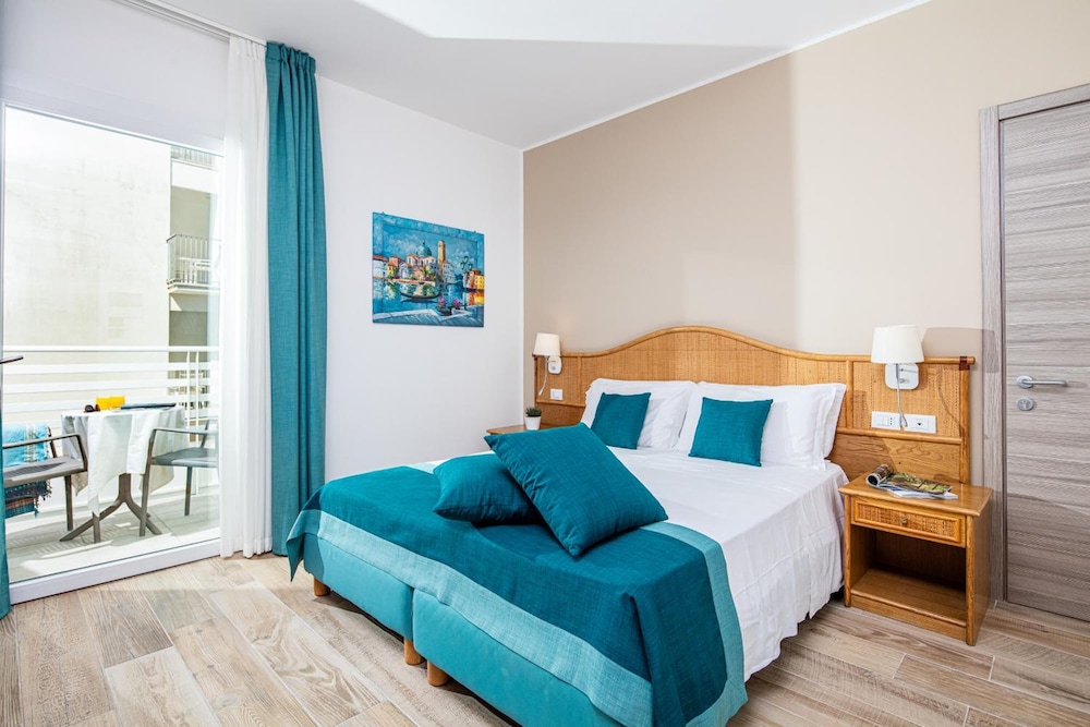 Hotel Capitol — Hotel rooms in Jesolo, Veneto