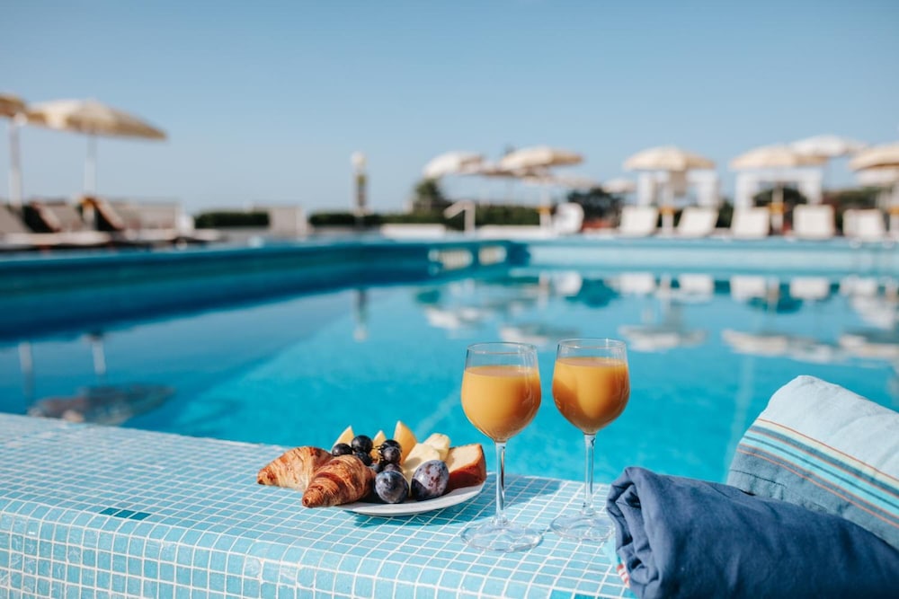 Hotel Capitol — Swimming pool in Jesolo, Veneto