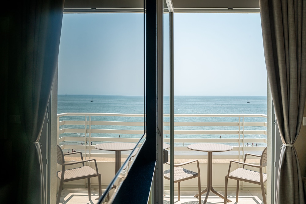 Hotel Capitol — Beach in Jesolo, Veneto