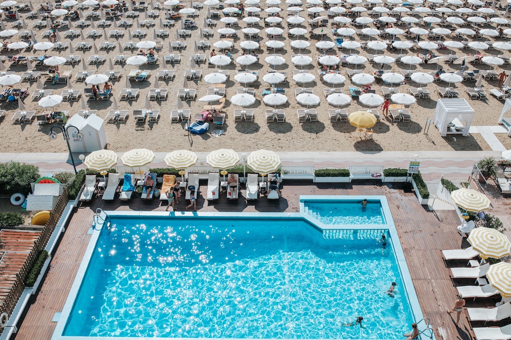 Hotel Capitol — Main photo in Jesolo, Veneto