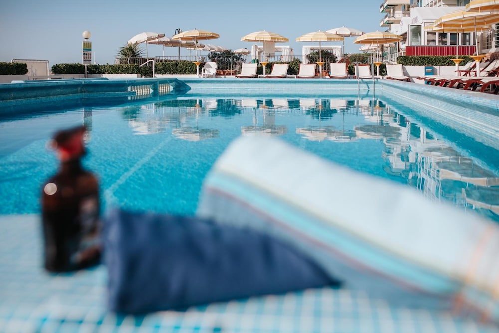 Hotel Capitol — Swimming pool in Jesolo, Veneto