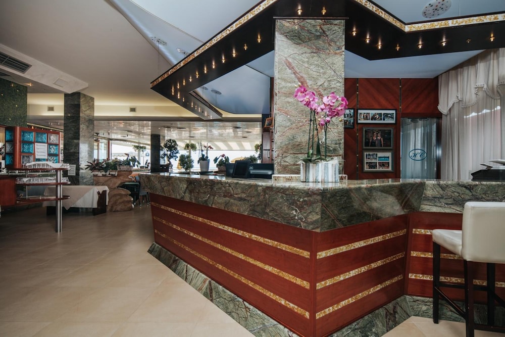 Hotel Capitol — Restaurant & bars in Jesolo, Veneto
