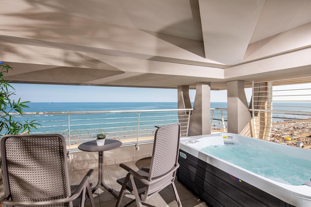 Hotel Capitol — Beach in Jesolo, Veneto