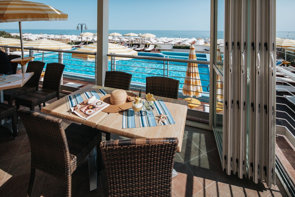 Hotel Capitol — Restaurant & bars in Jesolo, Veneto