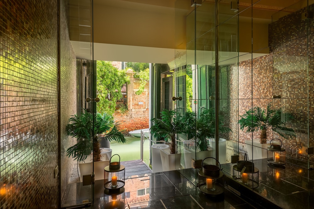 Il sogno di Giulietta e Romeo — Hotel building in Venice, Veneto