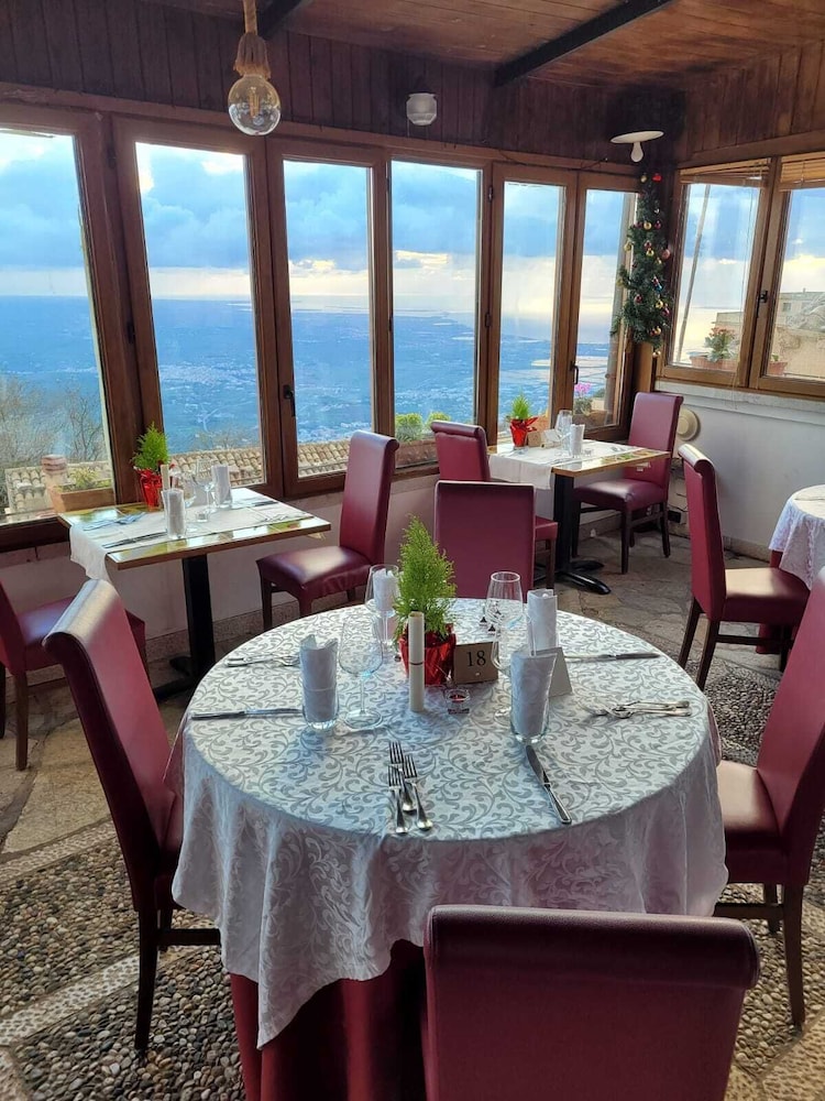 Hotel Elimo — Restaurant & bars in Erice, Sicily