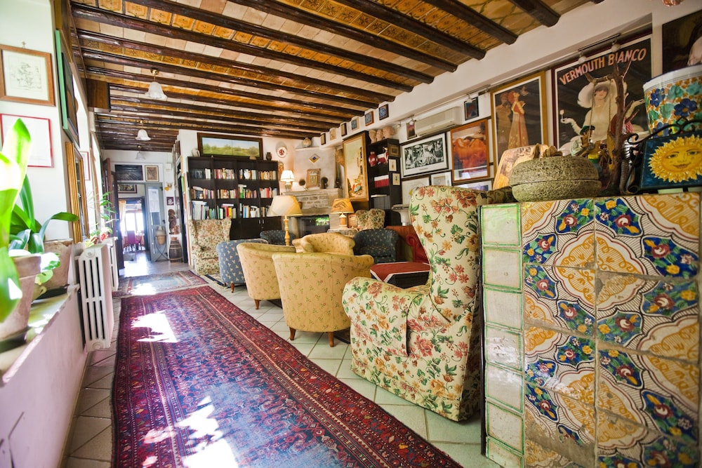 Hotel Elimo — Hotel building in Erice, Sicily