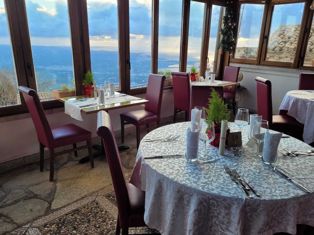 Hotel Elimo — Restaurant & bars in Erice, Sicily