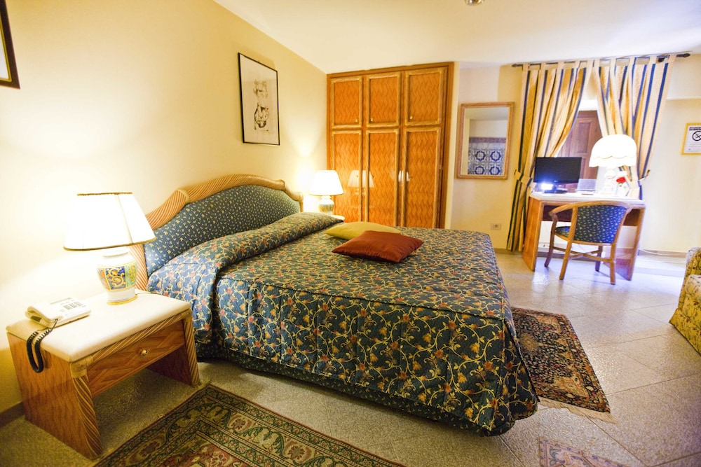 Hotel Elimo — Hotel rooms in Erice, Sicily