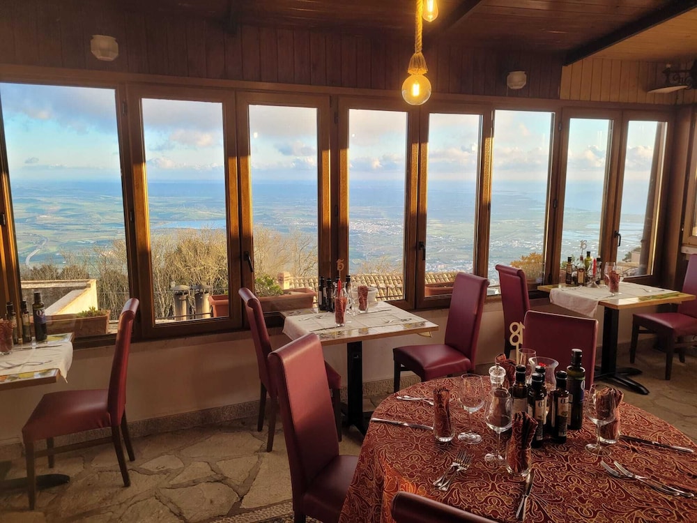 Hotel Elimo — Restaurant & bars in Erice, Sicily
