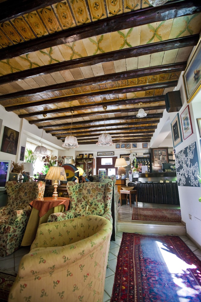 Hotel Elimo — Hotel building in Erice, Sicily