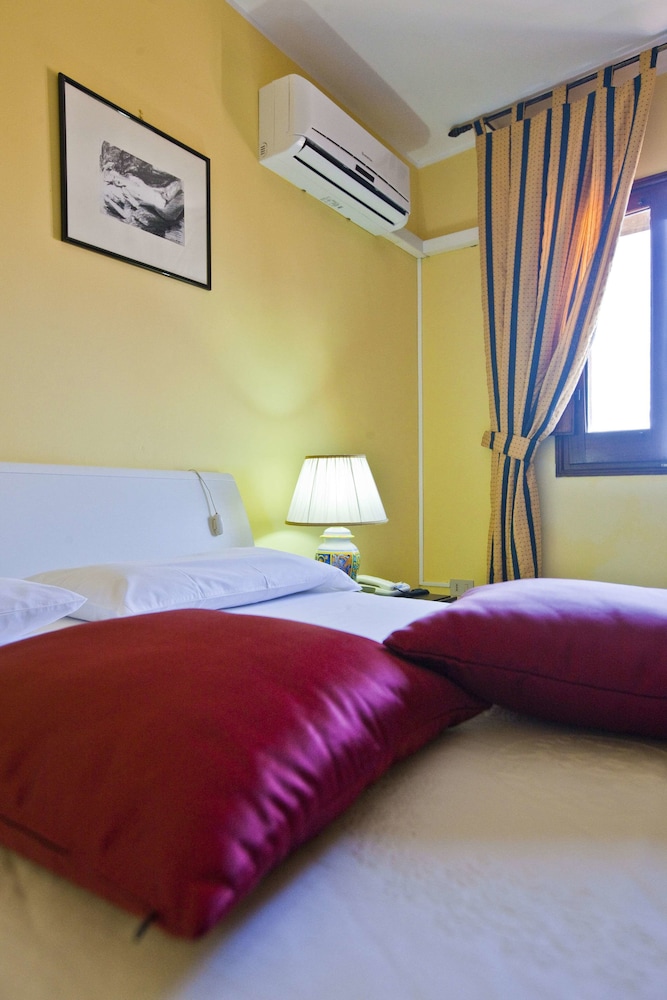 Hotel Elimo — Hotel rooms in Erice, Sicily