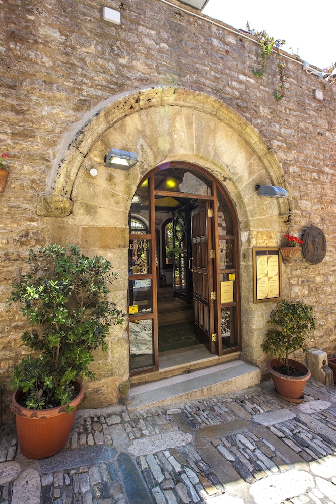 Hotel Elimo — Restaurant & bars in Erice, Sicily