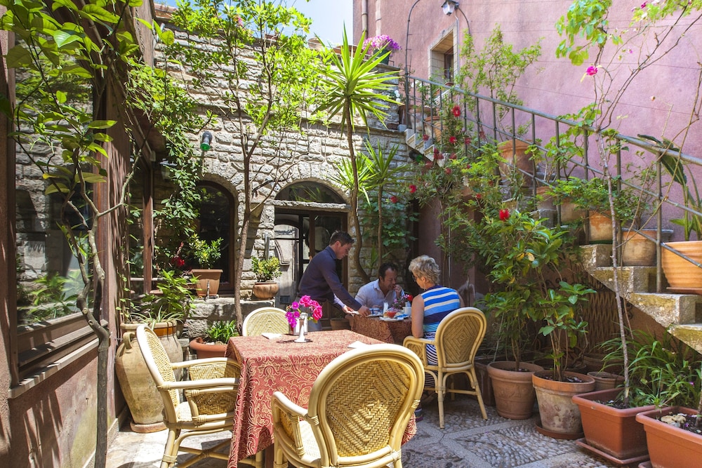 Hotel Elimo — Restaurant & bars in Erice, Sicily