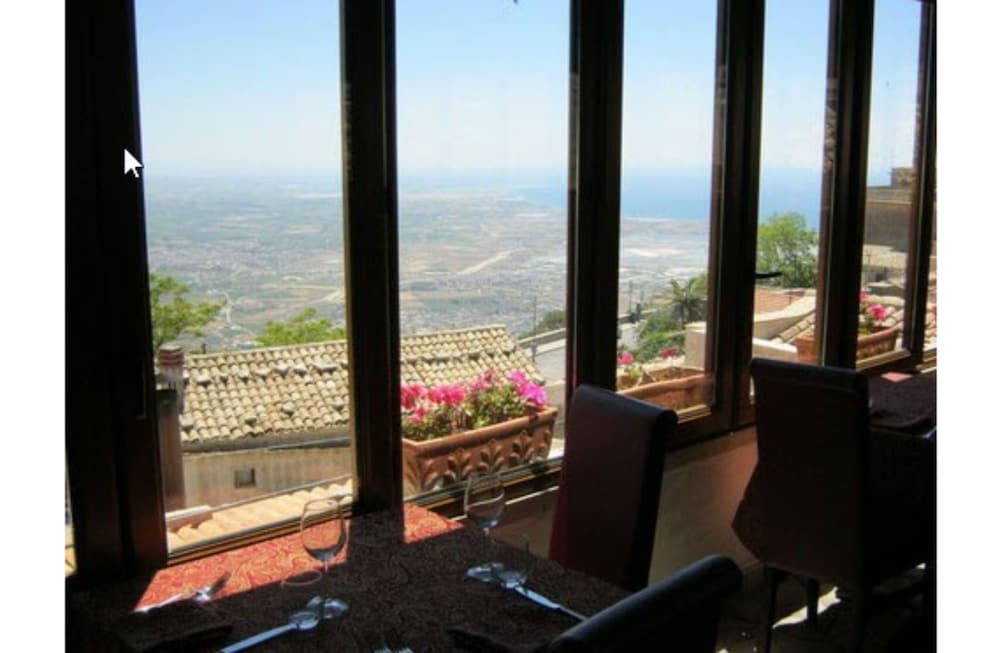Hotel Elimo — Restaurant & bars in Erice, Sicily