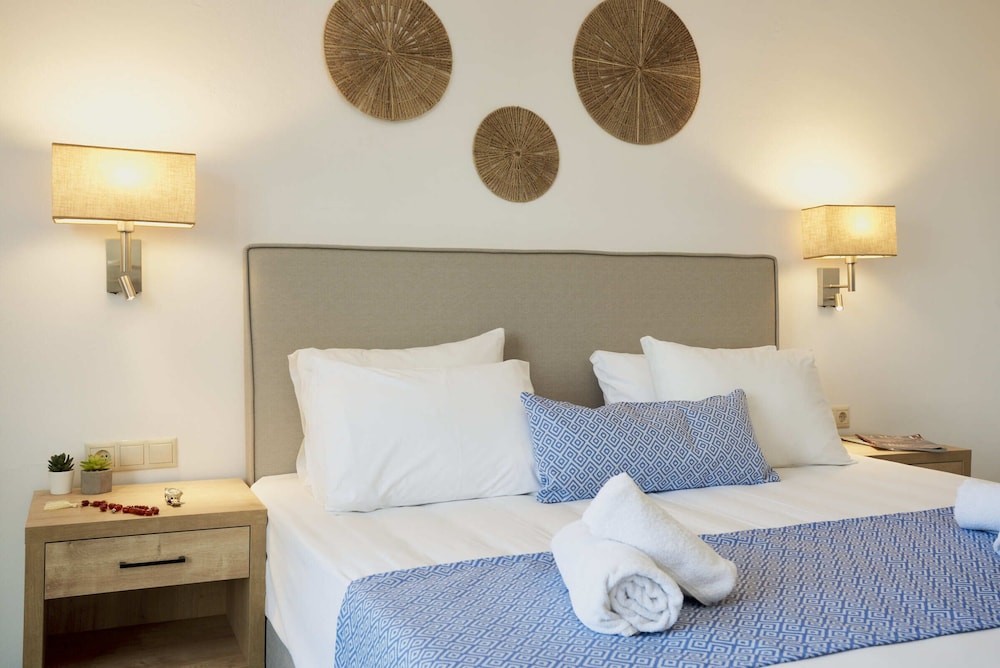Veneto Sea View Apartments — Hotel rooms in Stalida