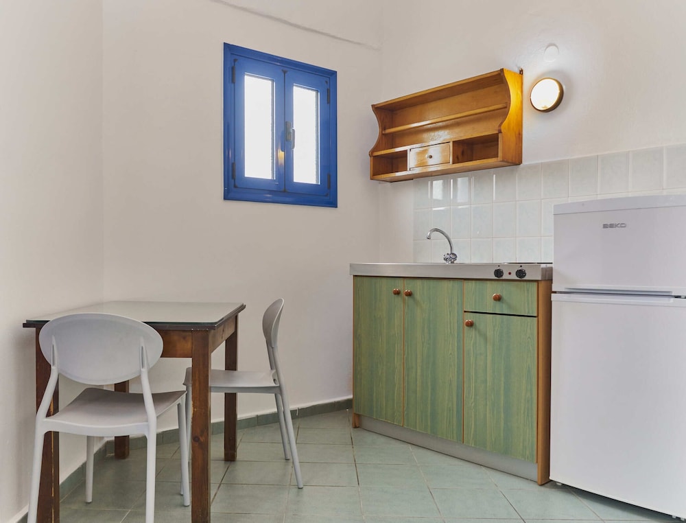 Veneto Sea View Apartments — Hotel rooms in Stalida