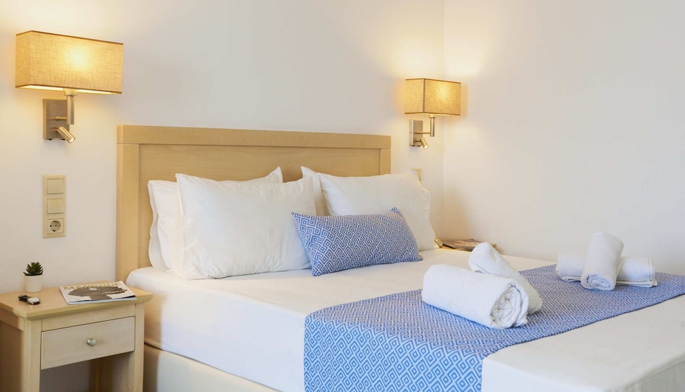 Veneto Sea View Apartments — Hotel rooms in Stalida