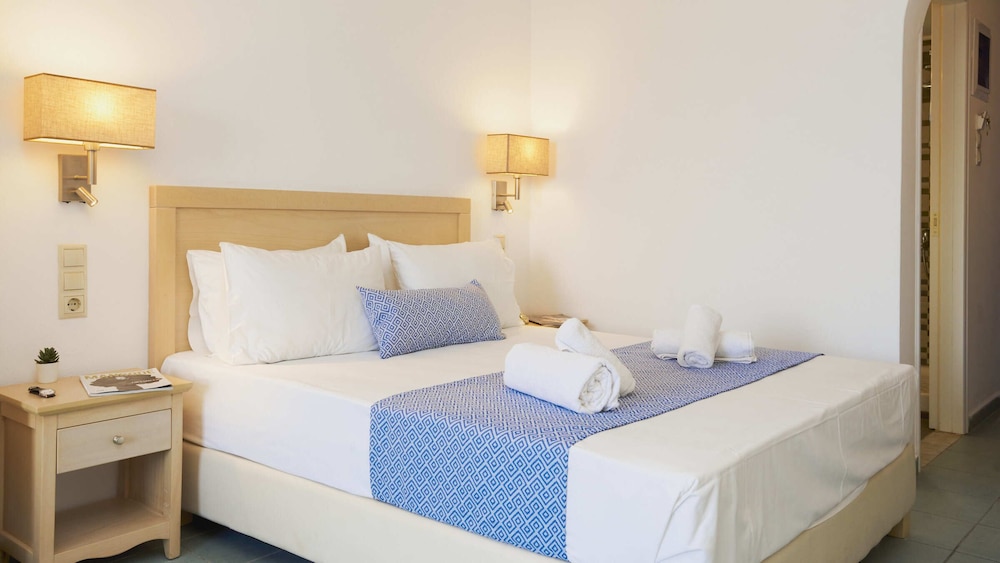 Veneto Sea View Apartments — Hotel rooms in Stalida