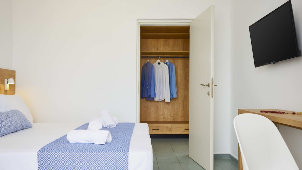 Veneto Sea View Apartments — Hotel rooms in Stalida