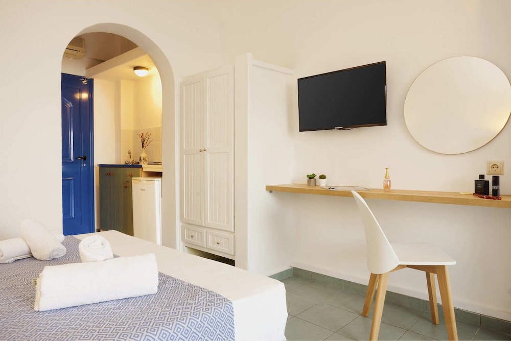 Veneto Sea View Apartments — Hotel rooms in Stalida
