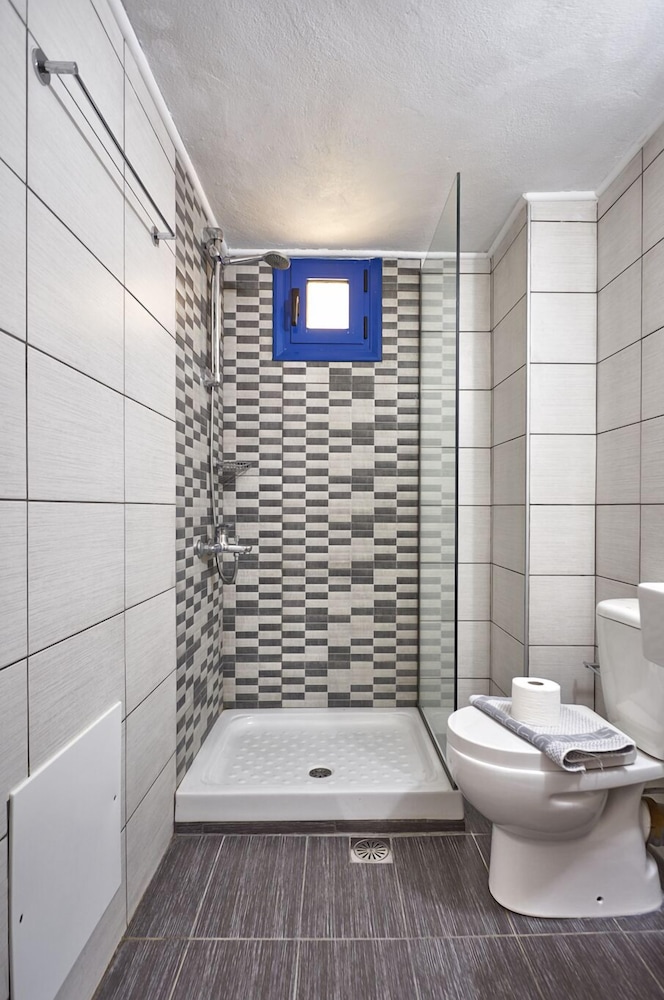 Veneto Sea View Apartments — Hotel rooms in Stalida