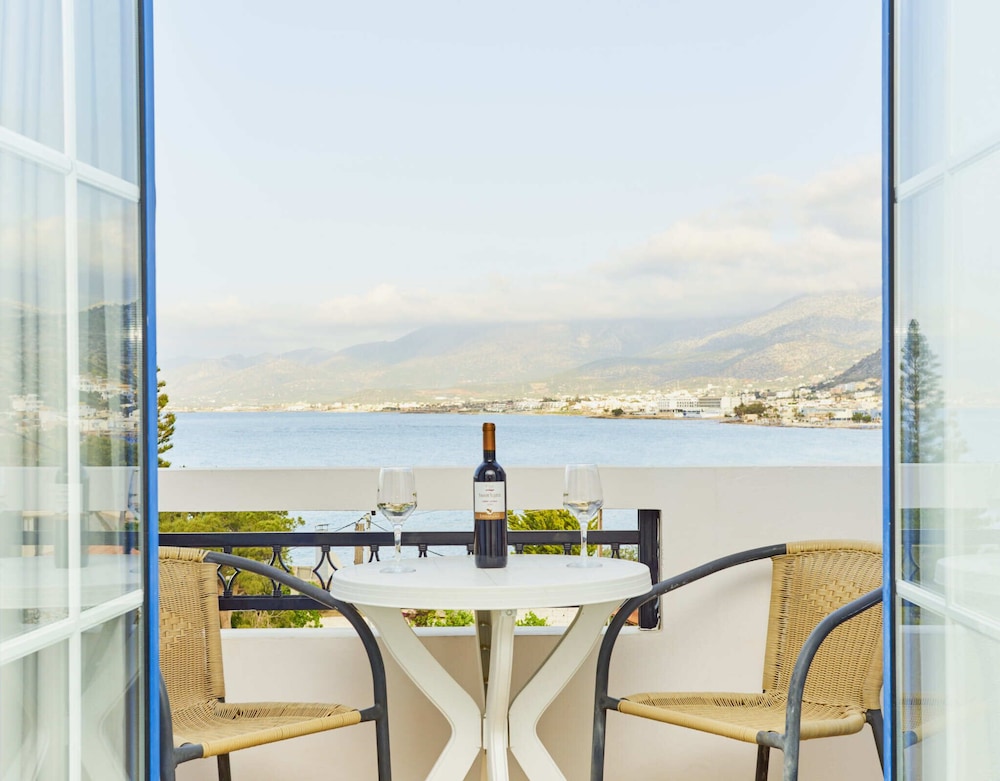 Veneto Sea View Apartments — Hotel rooms in Stalida
