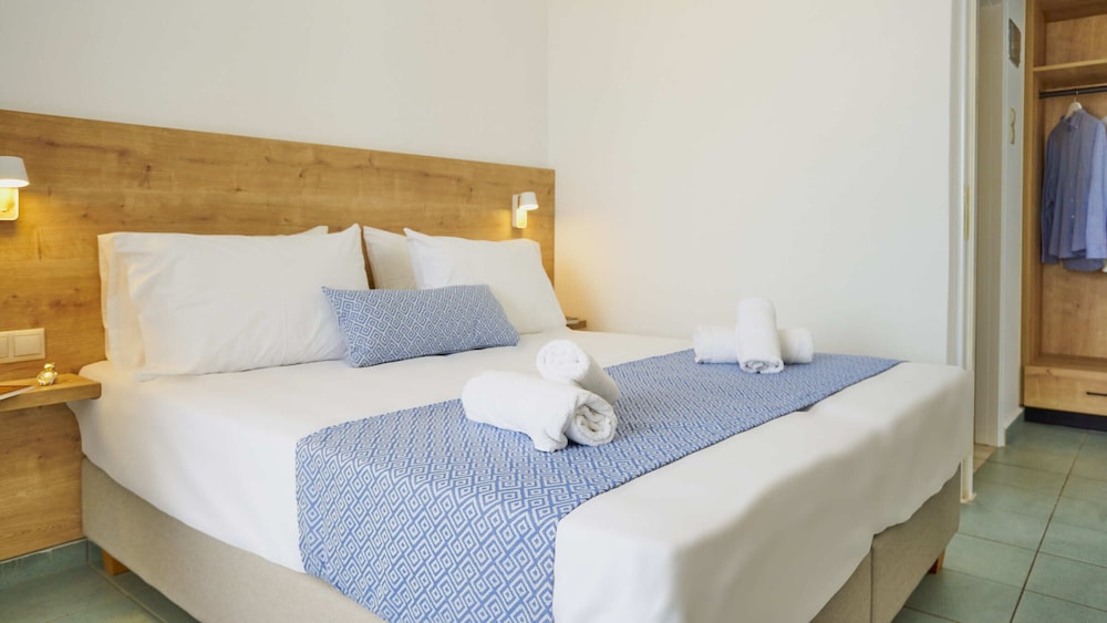 Veneto Sea View Apartments — Hotel rooms in Stalida
