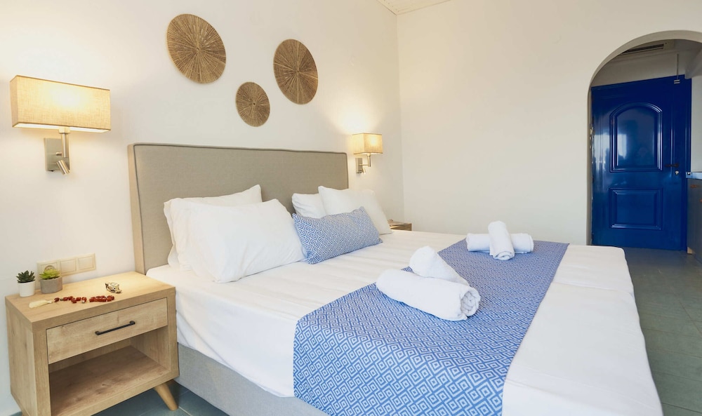 Veneto Sea View Apartments — Hotel rooms in Stalida