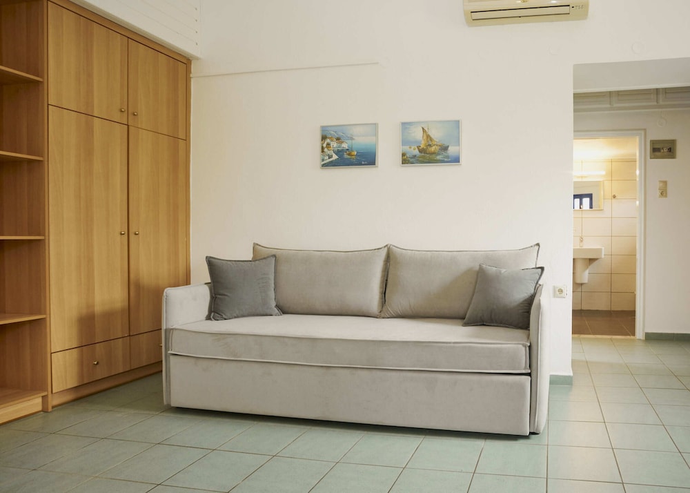 Veneto Sea View Apartments — Hotel rooms in Stalida