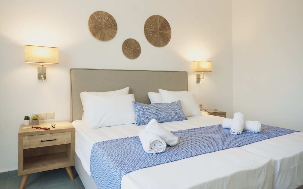 Veneto Sea View Apartments — Hotel rooms in Stalida