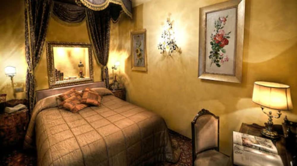 Boutique Hotel Campo dé Fiori — Hotel rooms in Rome, Lazio