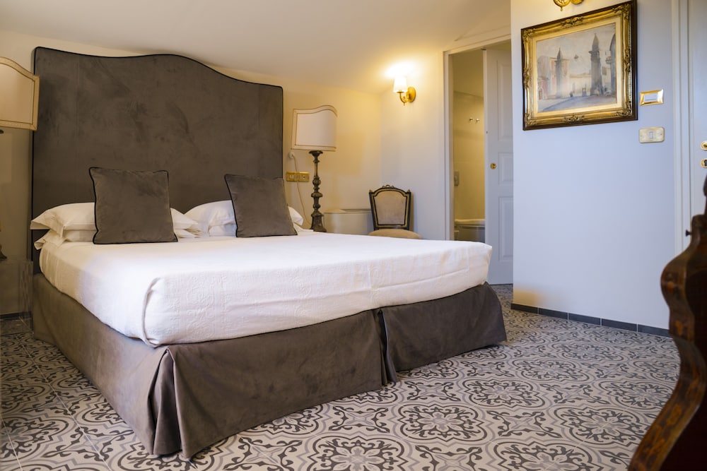 Villa Taormina — Hotel rooms in Taormina, Sicily