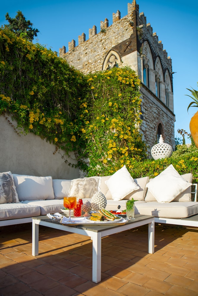 Villa Taormina — Restaurant & bars in Taormina, Sicily