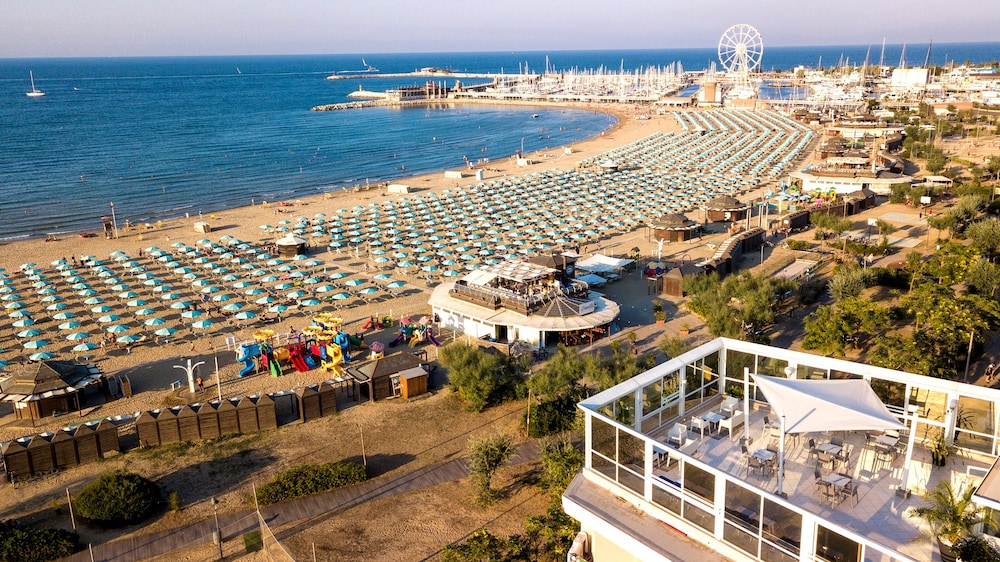 Hotel Baia Imperiale & Spa - zdjęcie 2