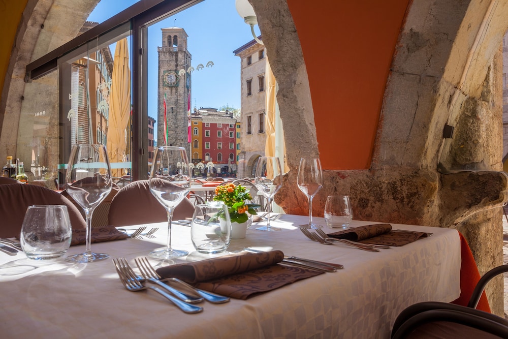 Hotel Portici Romantik & Wellness — Restaurant & bars in Riva del Garda, Trentino-Alto Adige