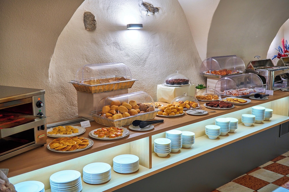 Hotel Portici Romantik & Wellness — Restaurant & bars in Riva del Garda, Trentino-Alto Adige