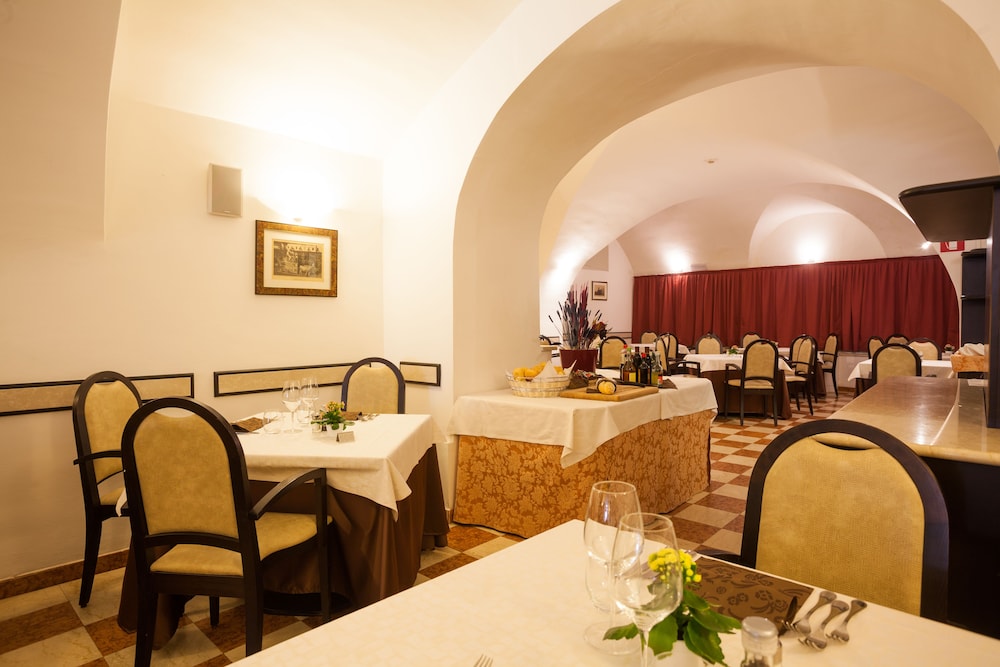 Hotel Portici Romantik & Wellness — Restaurant & bars in Riva del Garda, Trentino-Alto Adige