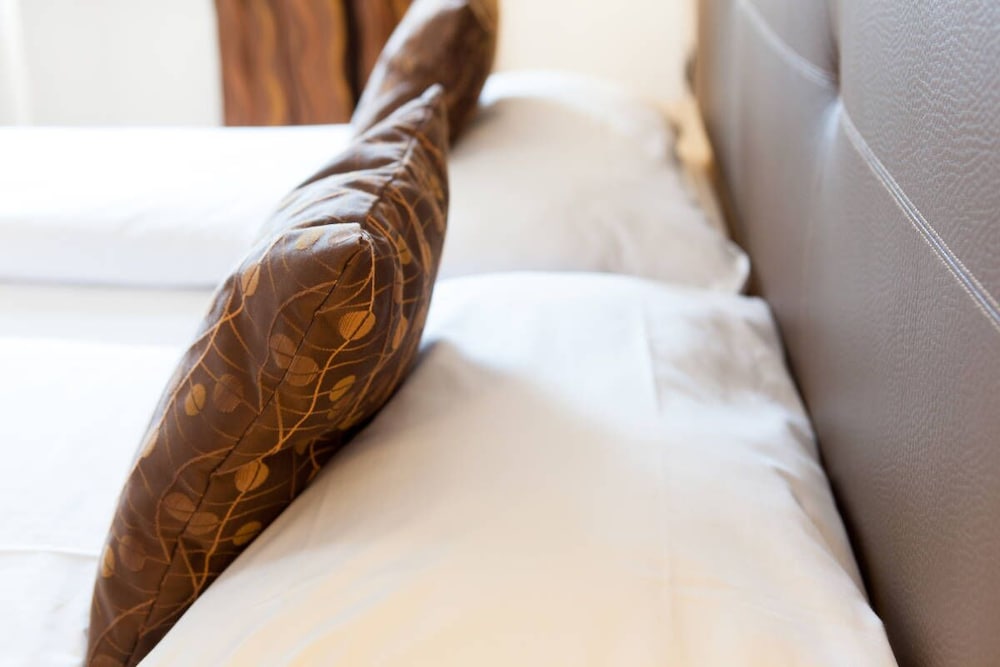 Hotel Portici Romantik & Wellness — Hotel rooms in Riva del Garda, Trentino-Alto Adige