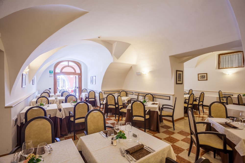 Hotel Portici Romantik & Wellness — Restaurant & bars in Riva del Garda, Trentino-Alto Adige