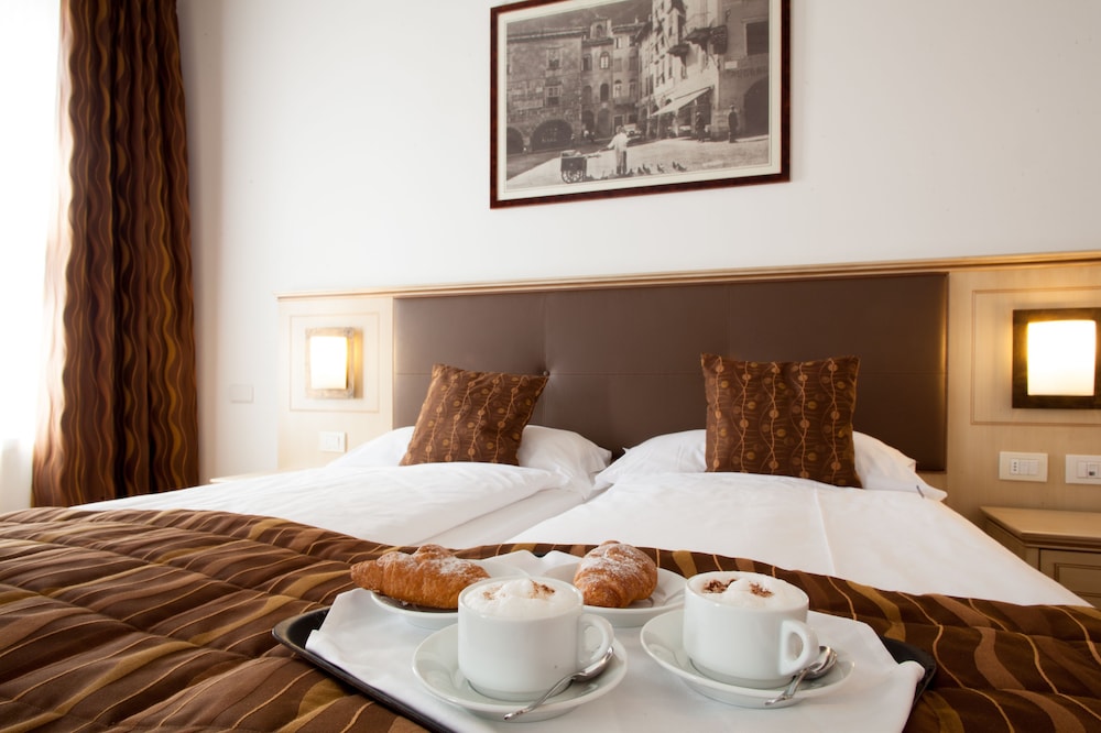 Hotel Portici Romantik & Wellness — Hotel rooms in Riva del Garda, Trentino-Alto Adige