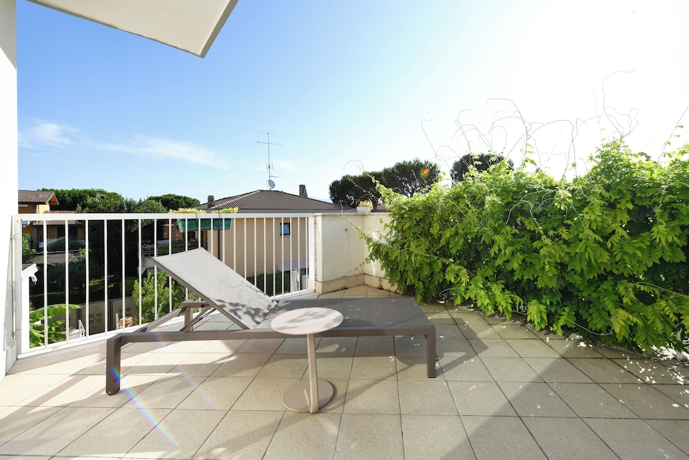 Best Western Hotel Arya — Swimming pool in Sirmione, Lombardy